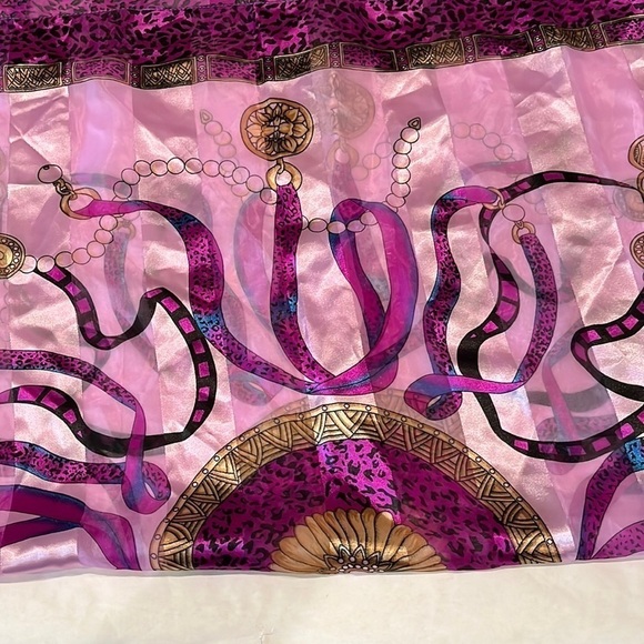 Purple Black Leopard Print Pattern Scarf Gold Tone Chains Sz 36” x 36”  Lavender - Picture 9 of 16